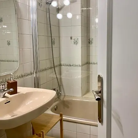 Con Garaje A Un Paso De La Playa * Gijon