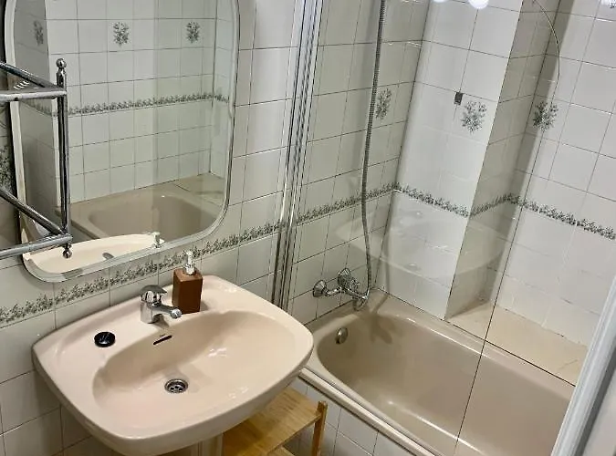 Con Garaje A Un Paso De La Playa * Gijón